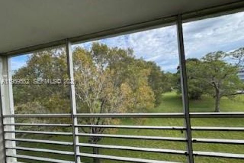 Condo in Deerfield Beach, Florida, 1 bedroom  № 2042327 - photo 15