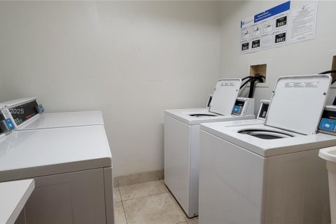 Copropriété à louer à Aventura, Floride: 1 chambre, 99.03 m2 № 1956664 - photo 18