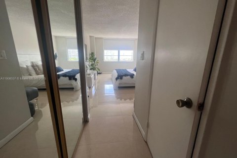 Copropriété à louer à Aventura, Floride: 1 chambre, 99.03 m2 № 1956664 - photo 4