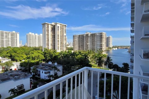 Copropriété à louer à Aventura, Floride: 1 chambre, 99.03 m2 № 1956664 - photo 12