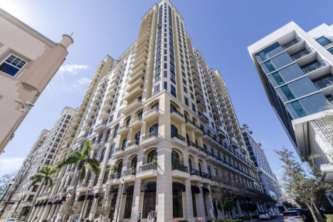 Condo in West Palm Beach, Florida, 2 bedrooms  № 998694 - photo 1