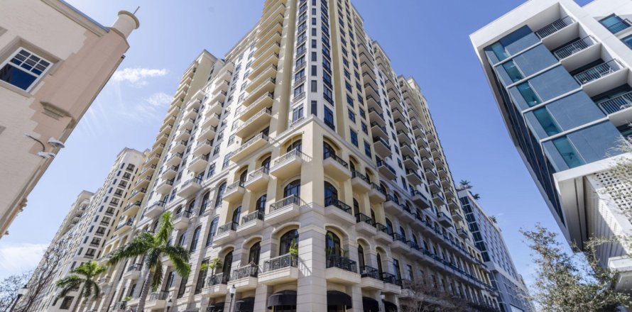 Condominio en West Palm Beach, Florida, 2 dormitorios № 998694