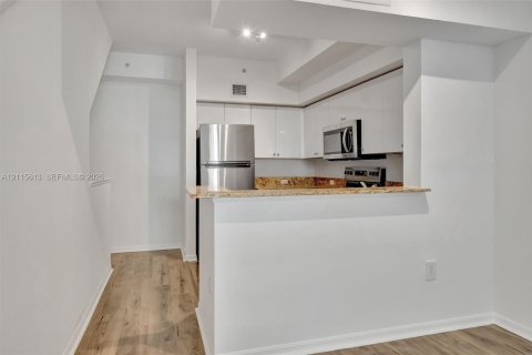 Touwnhouse à vendre à Aventura, Floride: 1 chambre, 79.8 m2 № 2439097 - photo 3