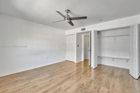 Touwnhouse à vendre à Aventura, Floride: 1 chambre, 79.8 m2 № 2439097 - photo 12