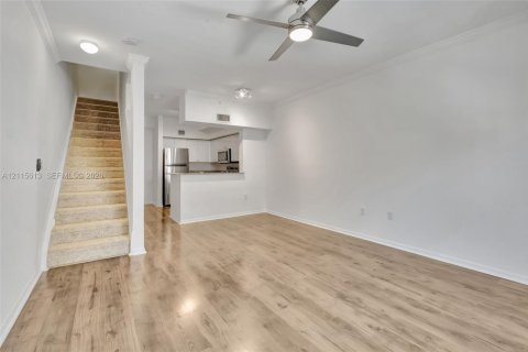 Touwnhouse à vendre à Aventura, Floride: 1 chambre, 79.8 m2 № 2439097 - photo 1