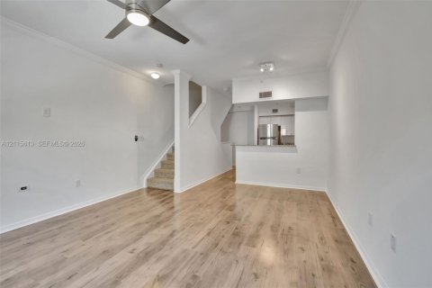 Touwnhouse à vendre à Aventura, Floride: 1 chambre, 79.8 m2 № 2439097 - photo 2