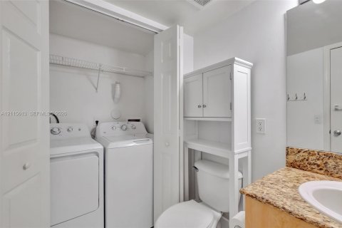 Touwnhouse à vendre à Aventura, Floride: 1 chambre, 79.8 m2 № 2439097 - photo 15