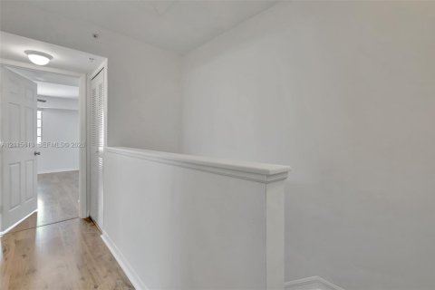 Touwnhouse à vendre à Aventura, Floride: 1 chambre, 79.8 m2 № 2439097 - photo 9