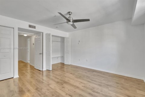 Touwnhouse à vendre à Aventura, Floride: 1 chambre, 79.8 m2 № 2439097 - photo 11
