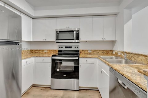 Touwnhouse à vendre à Aventura, Floride: 1 chambre, 79.8 m2 № 2439097 - photo 5