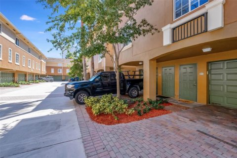 Touwnhouse à vendre à Aventura, Floride: 1 chambre, 79.8 m2 № 2439097 - photo 18