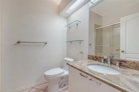 House in Sarasota, Florida 3 bedrooms, 179.12 sq.m. № 1792337 - photo 19
