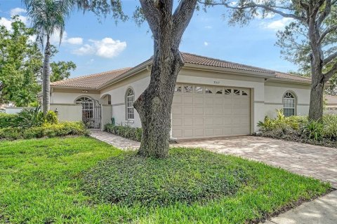 House in Sarasota, Florida 3 bedrooms, 179.12 sq.m. № 1792337 - photo 1