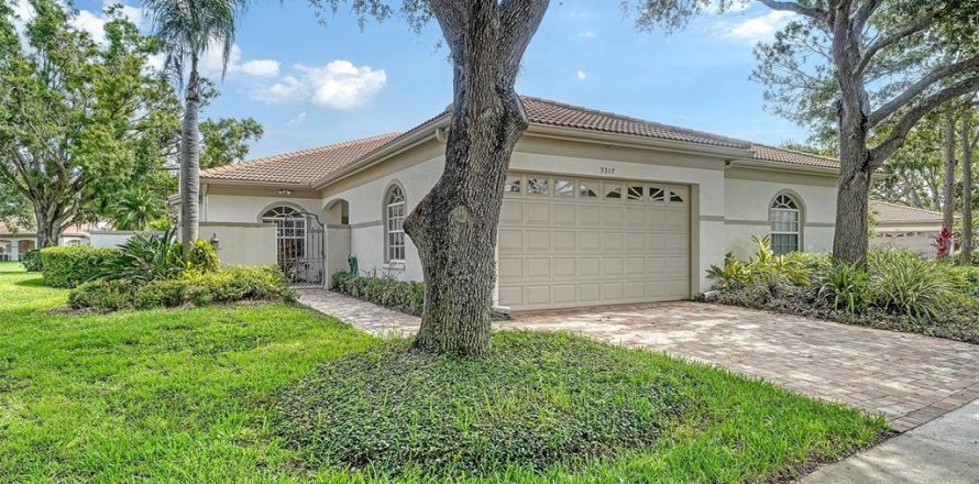 House in Sarasota, Florida 3 bedrooms, 179.12 sq.m. № 1792337
