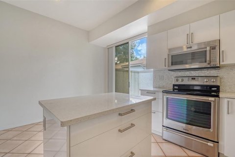 House in Sarasota, Florida 3 bedrooms, 179.12 sq.m. № 1792337 - photo 8