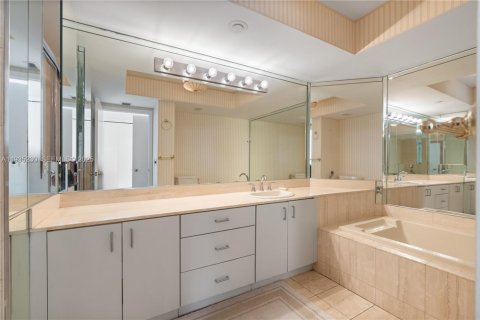 Купить кондоминиум в Авентура, Флорида 3 спальни, 190.91м2, № 1993405 - фото 18