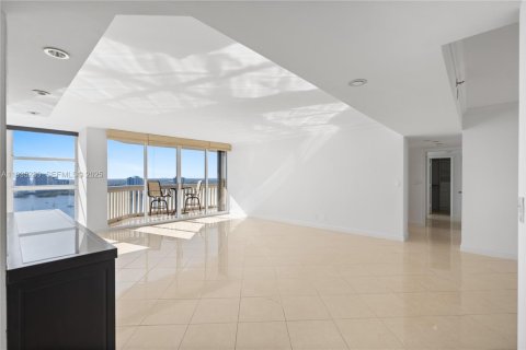 Купить кондоминиум в Авентура, Флорида 3 спальни, 190.91м2, № 1993405 - фото 2