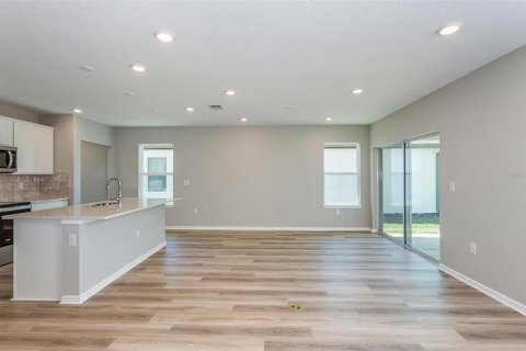 Casa en venta en Spring Hill, Florida, 4 dormitorios, 146.79 m2 № 1884776 - foto 5