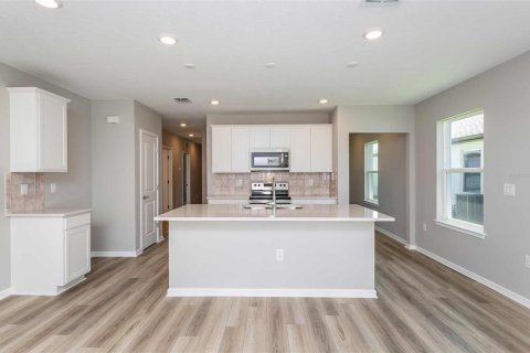 Casa en venta en Spring Hill, Florida, 4 dormitorios, 146.79 m2 № 1884776 - foto 2
