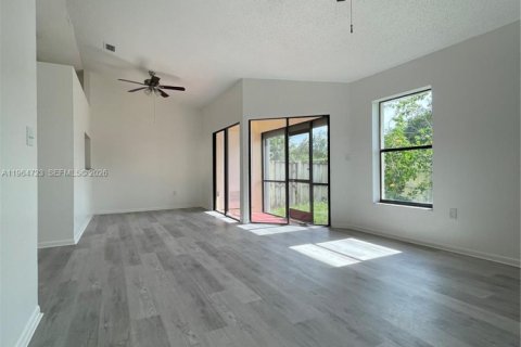 Touwnhouse à louer à Homestead, Floride: 3 chambres, 104.52 m2 № 2081137 - photo 6