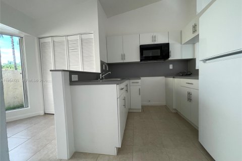Touwnhouse à louer à Homestead, Floride: 3 chambres, 104.52 m2 № 2081137 - photo 3