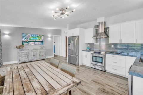 House in Key Largo, Florida 3 bedrooms, 92.16 sq.m. № 2020716 - photo 5