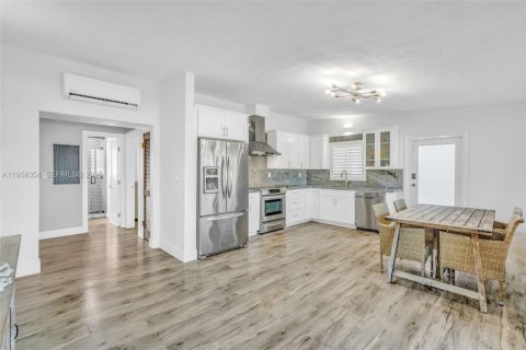 House in Key Largo, Florida 3 bedrooms, 92.16 sq.m. № 2020716 - photo 3