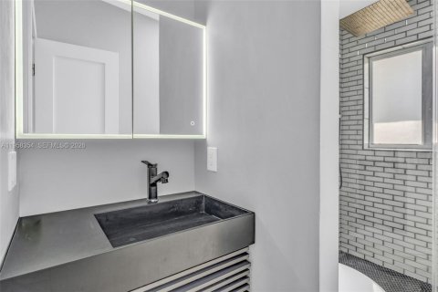 House in Key Largo, Florida 3 bedrooms, 92.16 sq.m. № 2020716 - photo 17