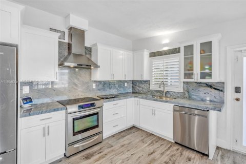 House in Key Largo, Florida 3 bedrooms, 92.16 sq.m. № 2020716 - photo 6