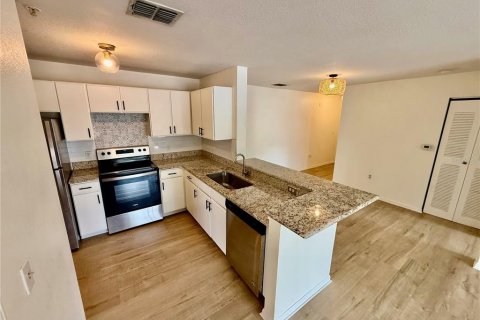 Condo in Port Orange, Florida, 2 bedrooms  № 1813036 - photo 5