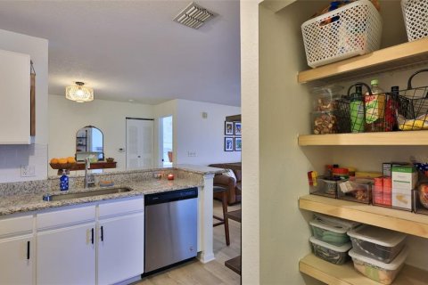 Condo in Port Orange, Florida, 2 bedrooms  № 1813036 - photo 8