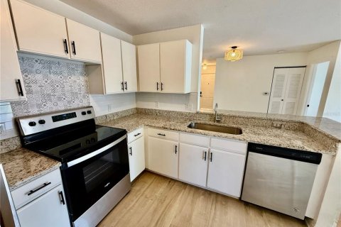Condo in Port Orange, Florida, 2 bedrooms  № 1813036 - photo 3
