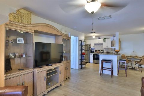 Condo in Port Orange, Florida, 2 bedrooms  № 1813036 - photo 15