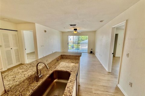 Condo in Port Orange, Florida, 2 bedrooms  № 1813036 - photo 9