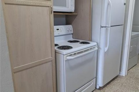 House in Port Charlotte, Florida 2 bedrooms, 98.1 sq.m. № 2277040 - photo 12