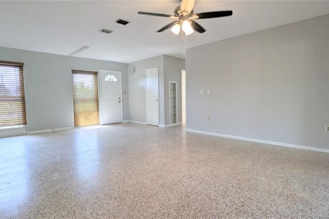 House in Port Charlotte, Florida 2 bedrooms, 98.1 sq.m. № 2277040 - photo 9