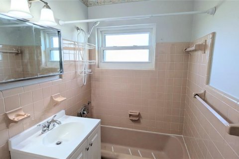 House in Port Charlotte, Florida 2 bedrooms, 98.1 sq.m. № 2277040 - photo 21