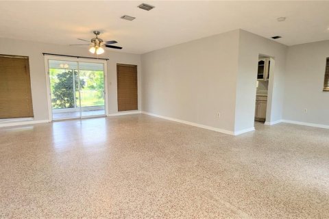 House in Port Charlotte, Florida 2 bedrooms, 98.1 sq.m. № 2277040 - photo 11