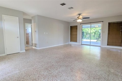 House in Port Charlotte, Florida 2 bedrooms, 98.1 sq.m. № 2277040 - photo 8