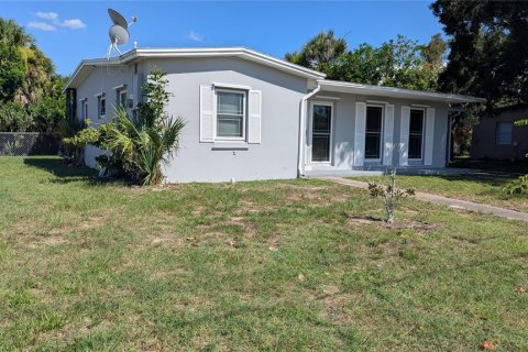 House in Port Charlotte, Florida 2 bedrooms, 98.1 sq.m. № 2277040 - photo 2