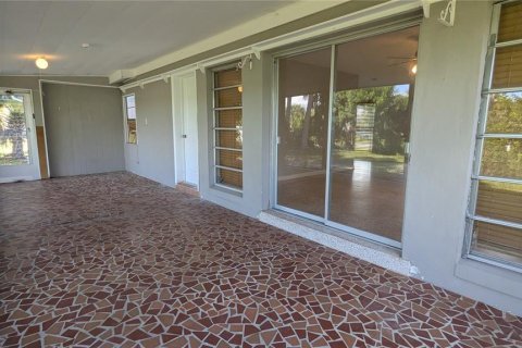 House in Port Charlotte, Florida 2 bedrooms, 98.1 sq.m. № 2277040 - photo 7