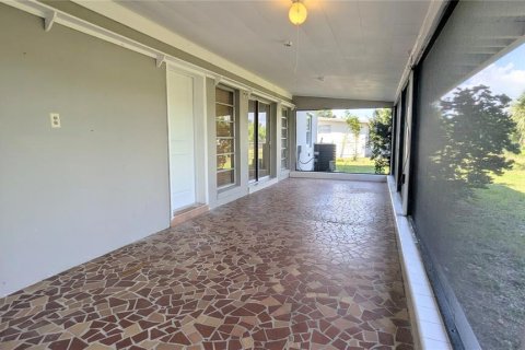 House in Port Charlotte, Florida 2 bedrooms, 98.1 sq.m. № 2277040 - photo 6