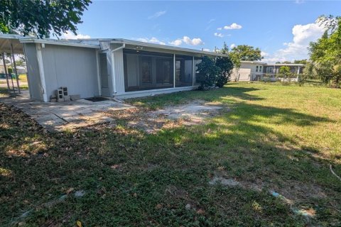House in Port Charlotte, Florida 2 bedrooms, 98.1 sq.m. № 2277040 - photo 4