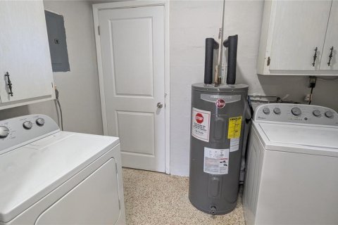 House in Port Charlotte, Florida 2 bedrooms, 98.1 sq.m. № 2277040 - photo 15
