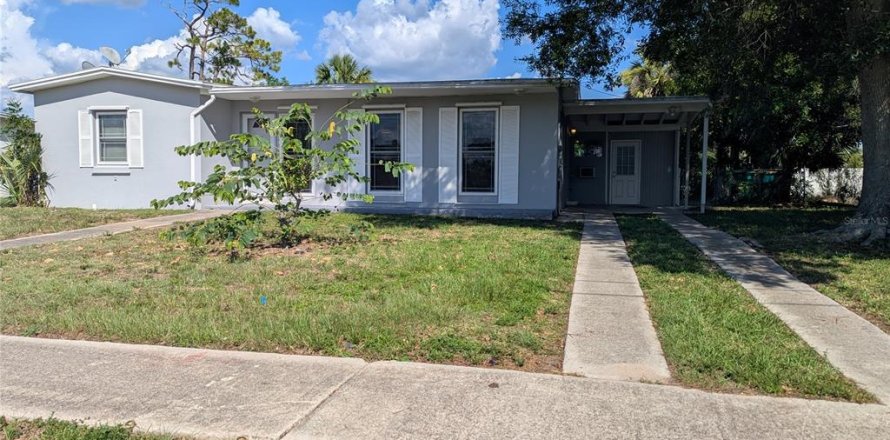 House in Port Charlotte, Florida 2 bedrooms, 98.1 sq.m. № 2277040