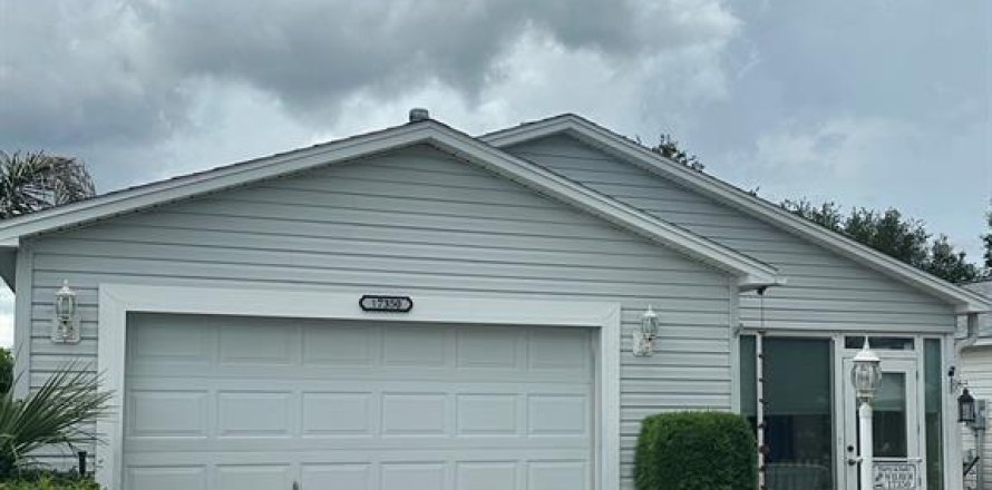 House in The Villages, Florida 2 bedrooms, 99.5 sq.m. № 2210557