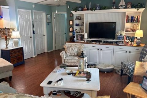 House in The Villages, Florida 2 bedrooms, 99.5 sq.m. № 2210557 - photo 12