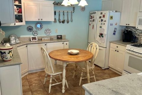 House in The Villages, Florida 2 bedrooms, 99.5 sq.m. № 2210557 - photo 5