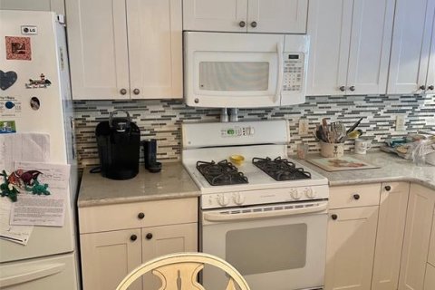 House in The Villages, Florida 2 bedrooms, 99.5 sq.m. № 2210557 - photo 8