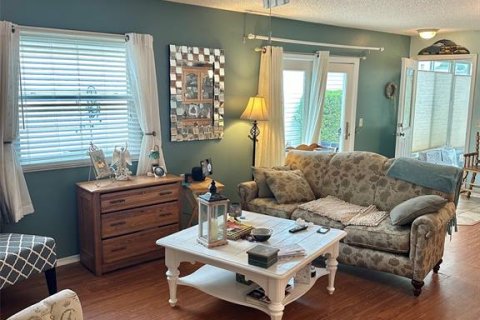 House in The Villages, Florida 2 bedrooms, 99.5 sq.m. № 2210557 - photo 13